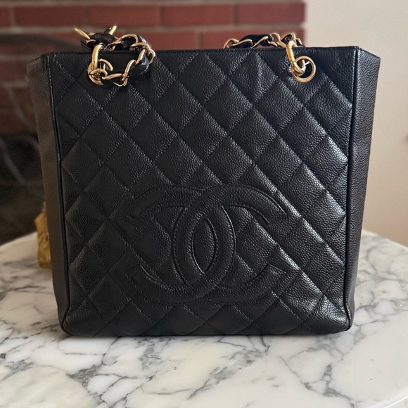 Chanel Petite Shopping Tote - Picture 2 of 8